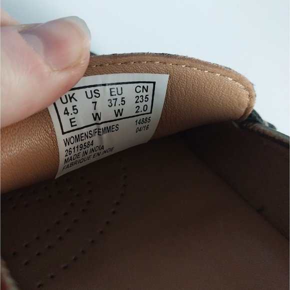 Clark's Artisan Doraville Nest Gold Leather Slip-On Loafers Shoes Women's Sz 7 W - Picture 7 of 9